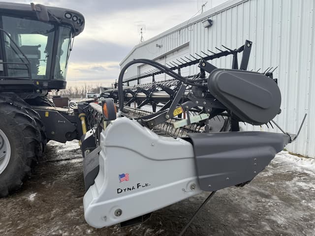 Image of Gleaner 9250 equipment image 2