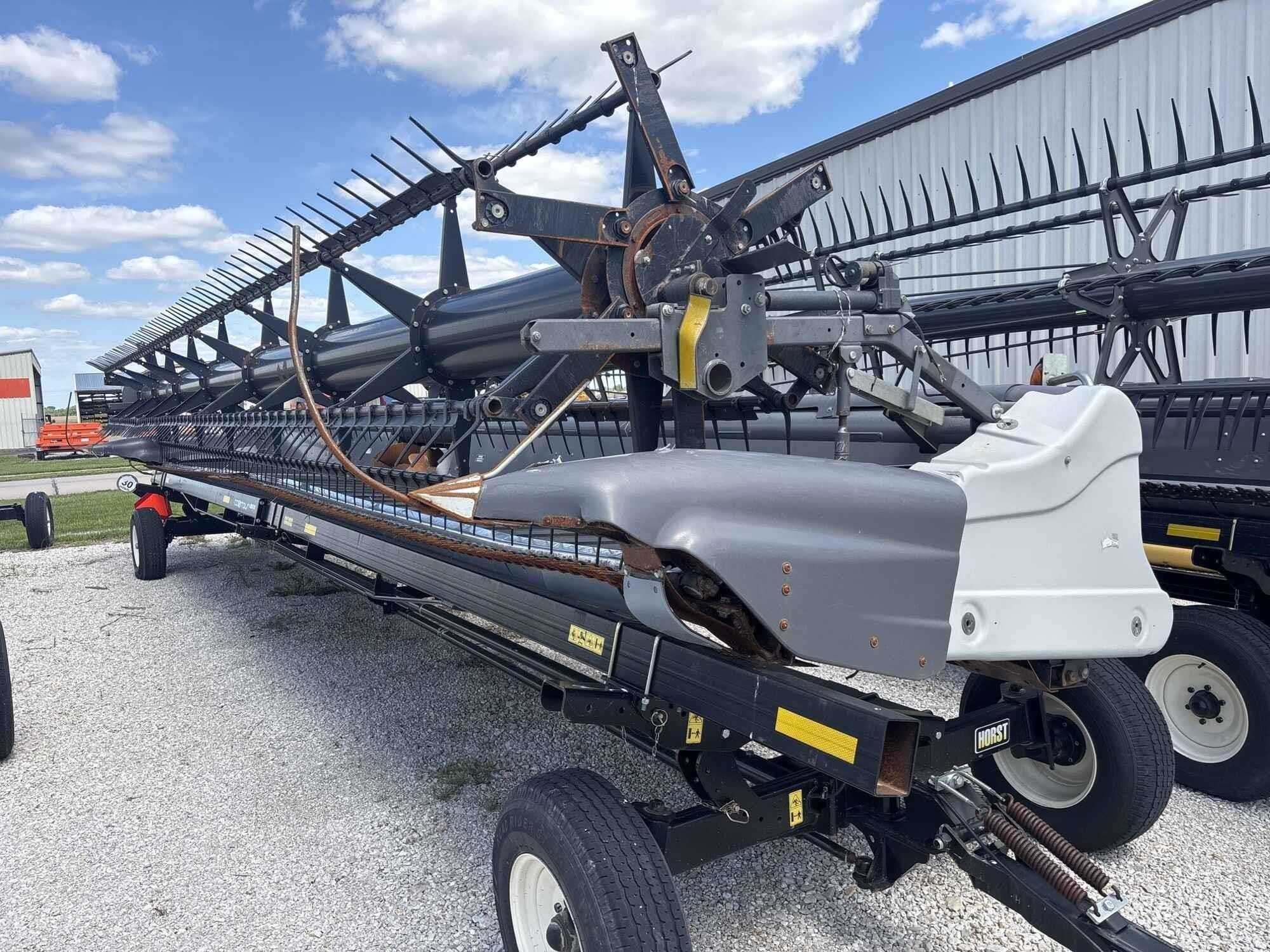 2012 Gleaner 9250 Equipment Image0