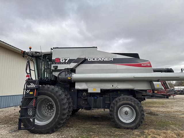 Image of Gleaner S67 equipment image 1