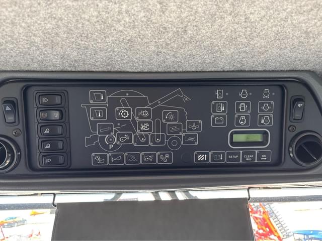 Image of Gleaner S67 equipment image 4