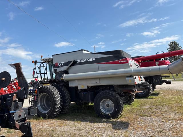 Image of Gleaner S67 equipment image 4