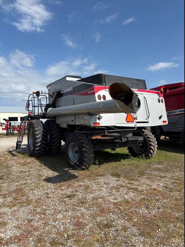 Image of Gleaner S67 equipment image 3