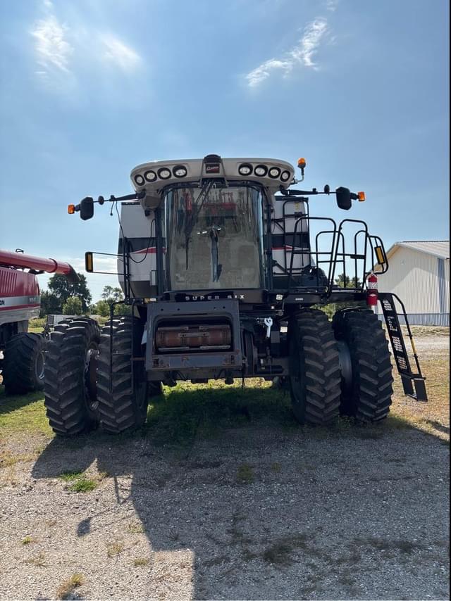 Image of Gleaner S67 equipment image 1