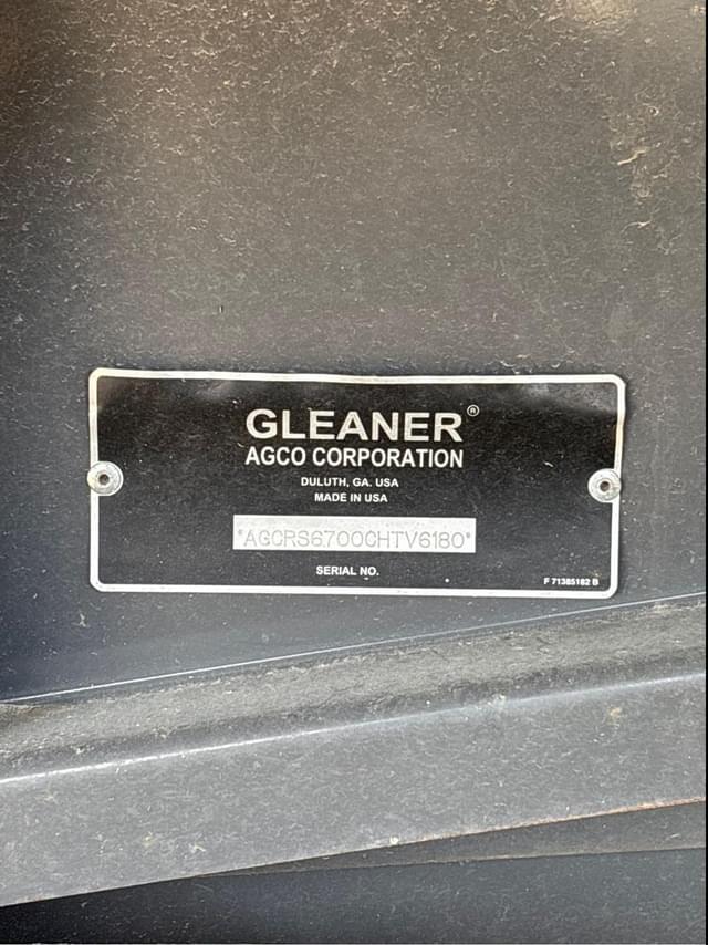 Image of Gleaner S67 equipment image 2