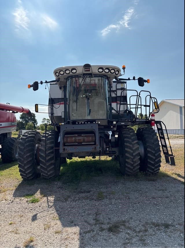 Image of Gleaner S67 equipment image 1