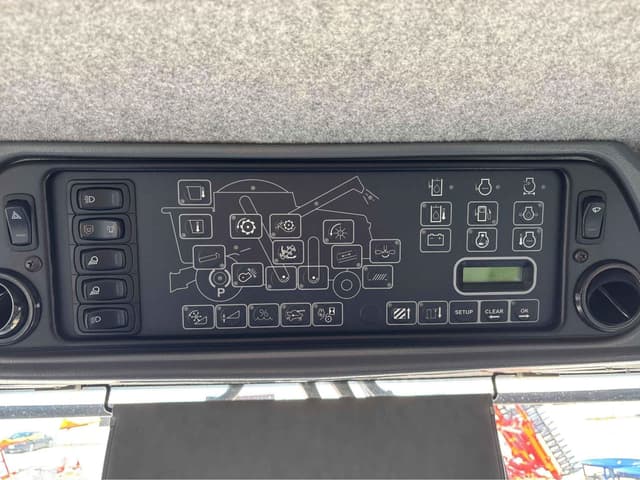 Image of Gleaner S67 equipment image 4