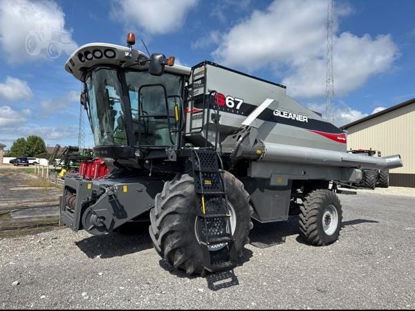 2012 Gleaner S67 Equipment Image0