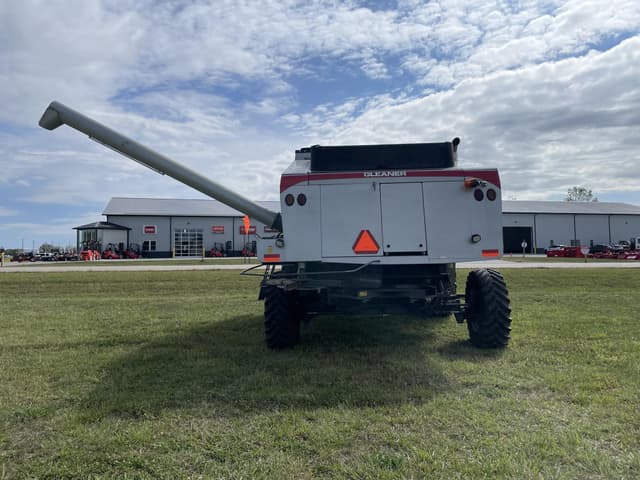 Image of Gleaner S67 equipment image 4