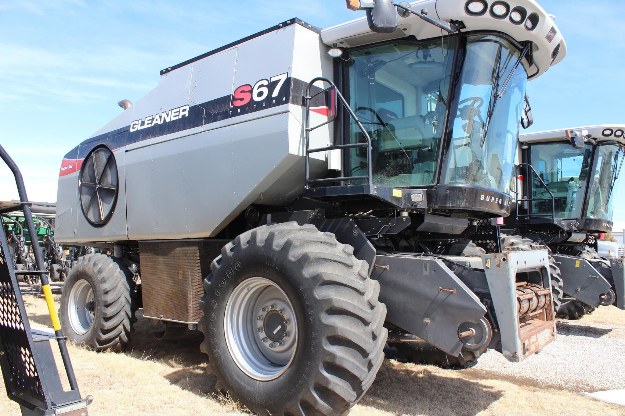 2012 Gleaner S67 Equipment Image0