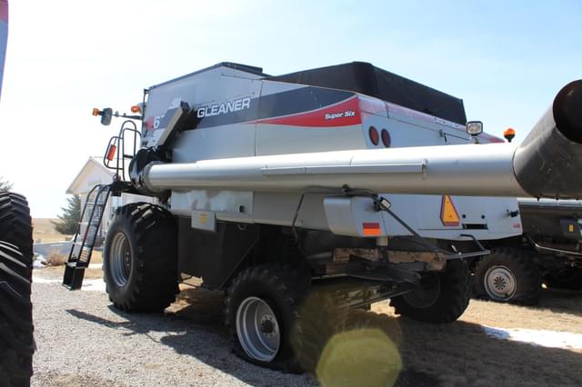 Image of Gleaner S67 equipment image 1