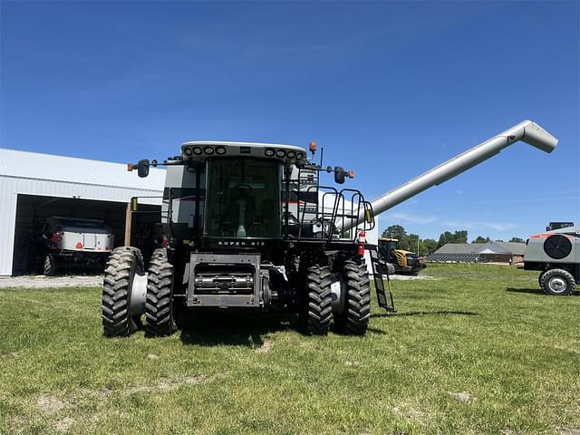 Image of Gleaner S67 equipment image 3