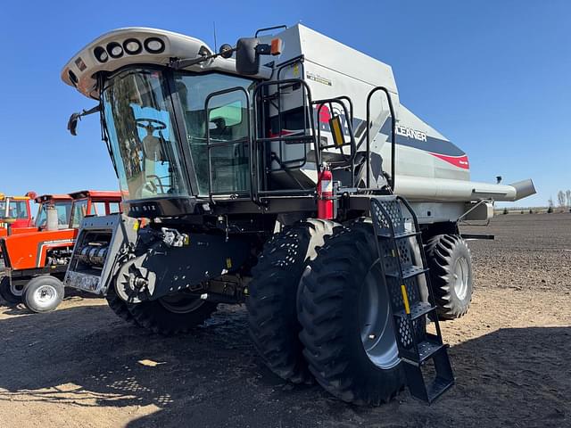 Image of Gleaner S67 equipment image 1
