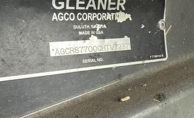 Image of Gleaner S77 equipment image 2