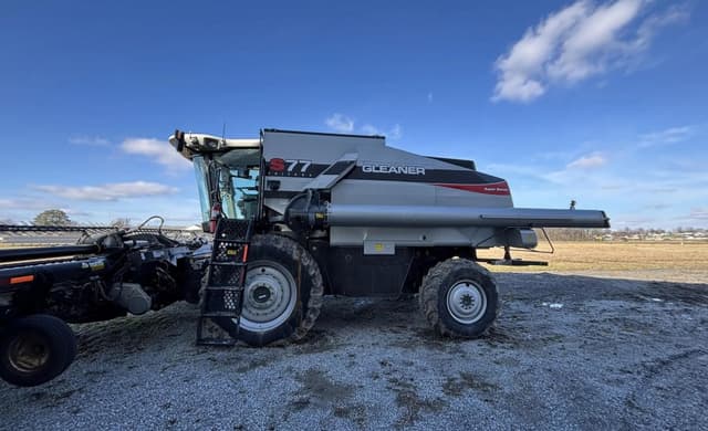 Image of Gleaner S77 equipment image 1