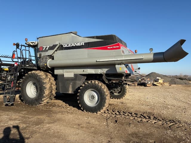 Image of Gleaner S77 equipment image 1