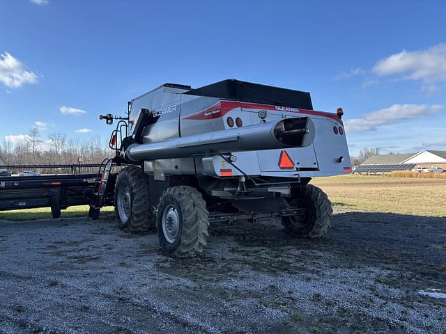 Image of Gleaner S77 equipment image 4