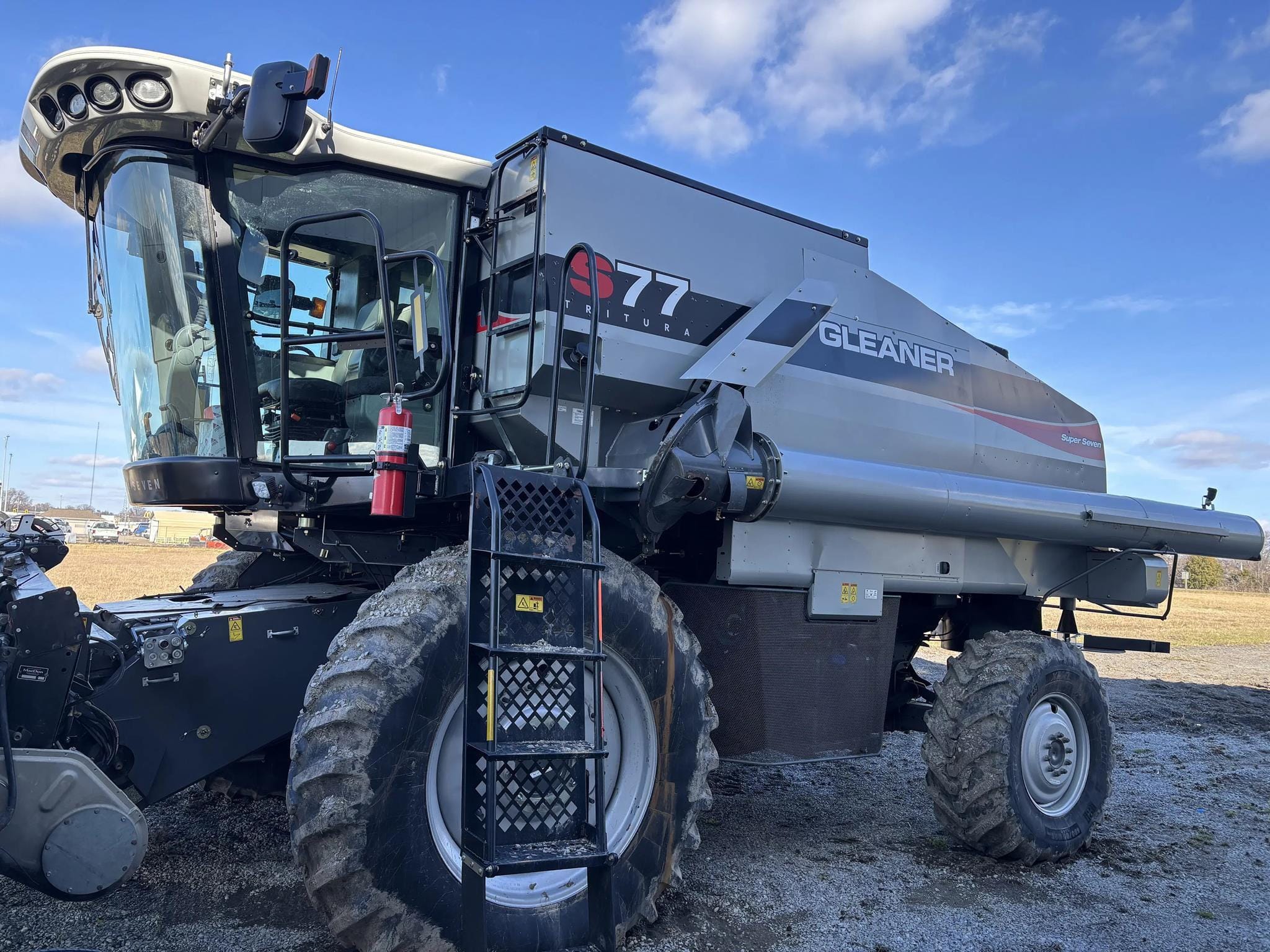 2012 Gleaner S77 Equipment Image0