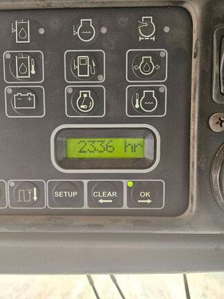 Image of Gleaner S77 equipment image 2