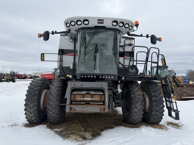 Image of Gleaner S77 equipment image 1