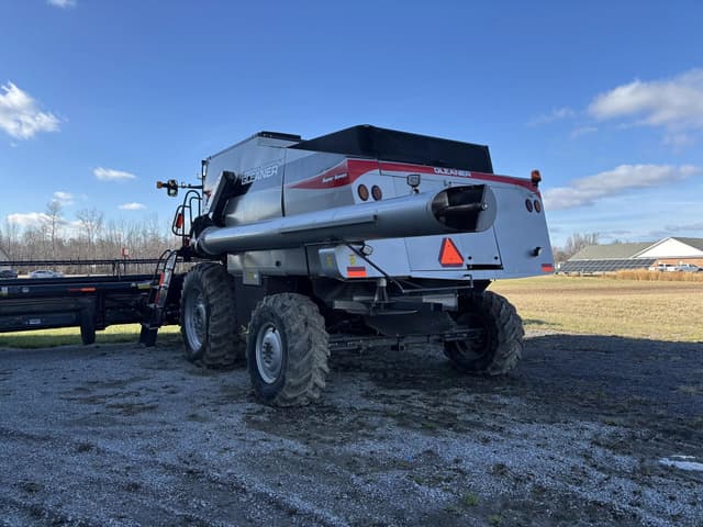 Image of Gleaner S77 equipment image 4