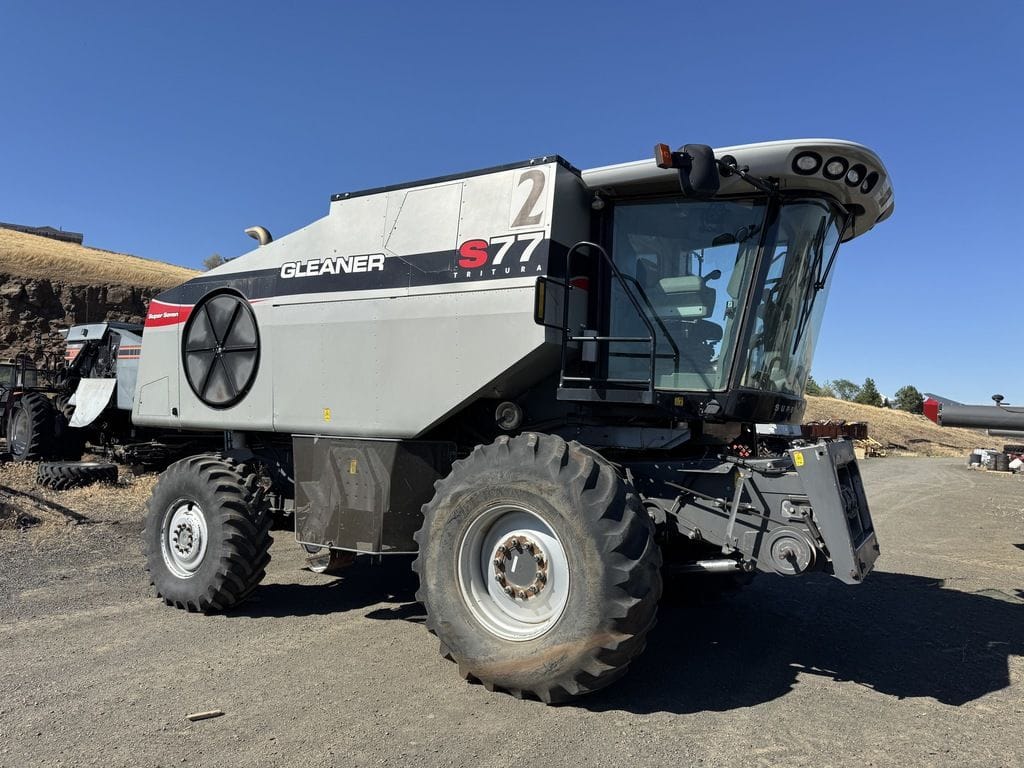 2012 Gleaner S77 Equipment Image0