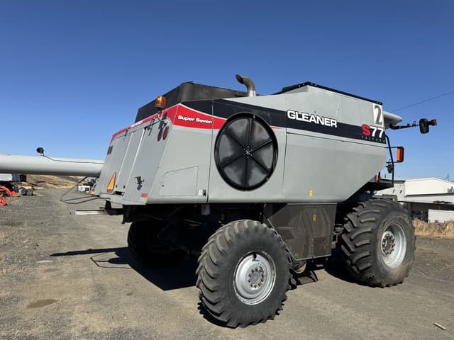 Image of Gleaner S77 equipment image 1