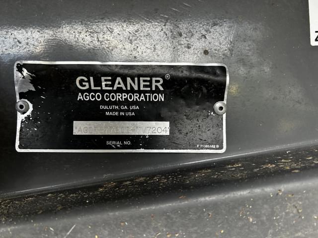 Image of Gleaner S77 equipment image 1