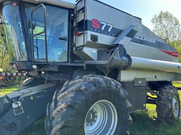 Main image Gleaner S77