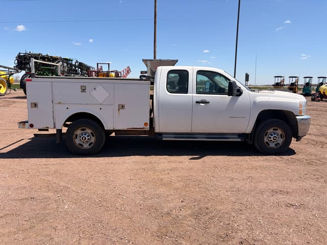 Image of GMC 2500HD equipment image 3