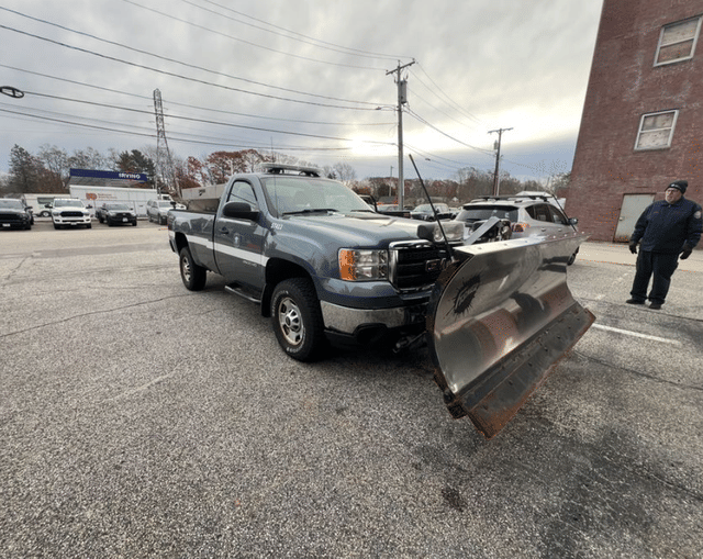 Image of GMC 2500HD equipment image 2