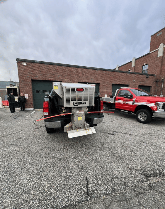 Image of GMC 2500HD equipment image 3