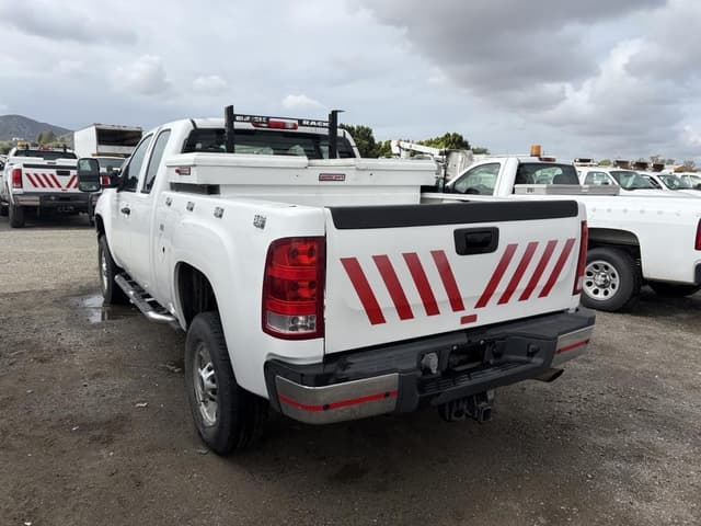 Image of GMC 2500HD equipment image 3