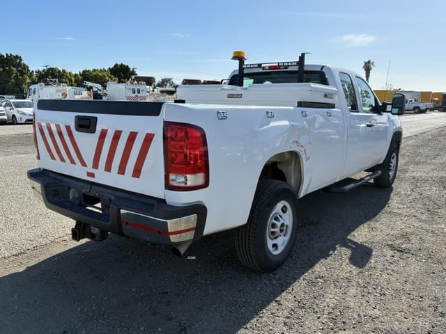 Image of GMC 2500HD equipment image 2