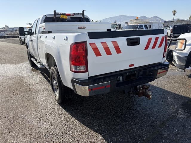 Image of GMC 2500HD equipment image 3