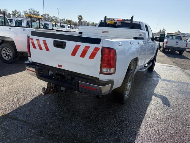 Image of GMC 2500HD equipment image 2
