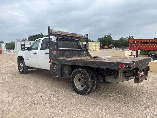 Image of GMC 3500HD equipment image 2