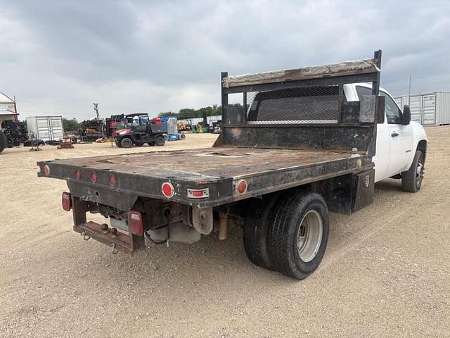 Image of GMC 3500HD equipment image 4
