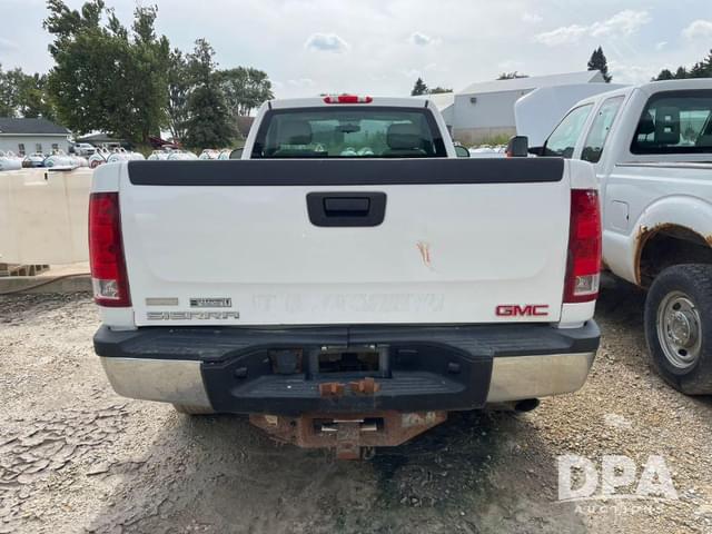 Image of GMC 3500HD equipment image 4