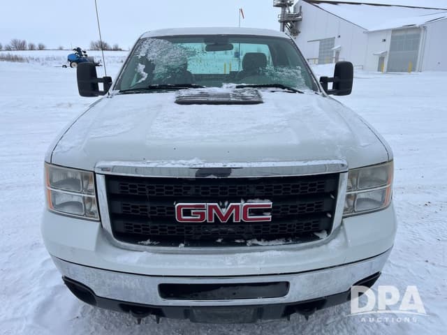 Image of GMC 3500HD equipment image 2