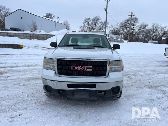 Image of GMC 3500HD equipment image 2