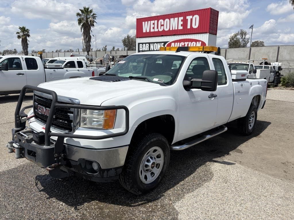 2012 GMC 3500HD Equipment Image0