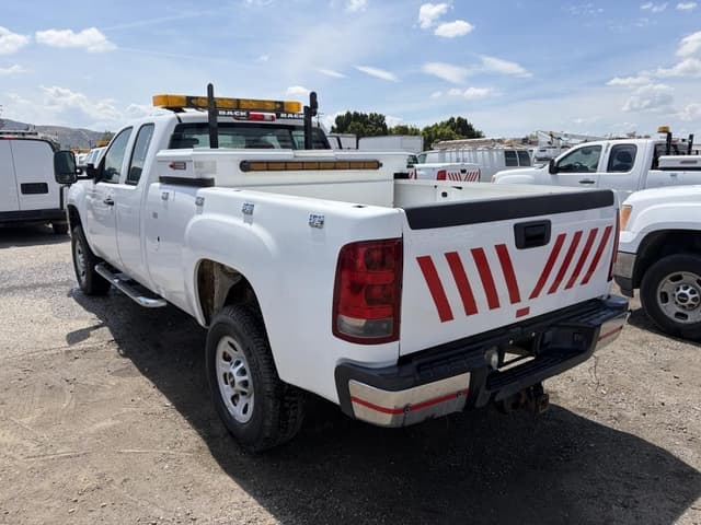 Image of GMC 3500HD equipment image 3
