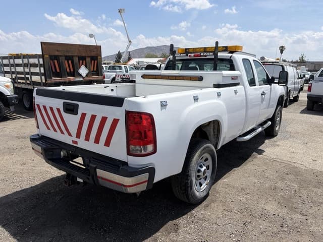 Image of GMC 3500HD equipment image 2