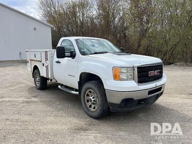 Image of GMC 3500HD equipment image 4