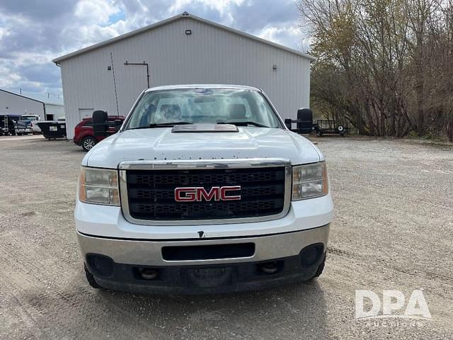 Image of GMC 3500HD equipment image 2