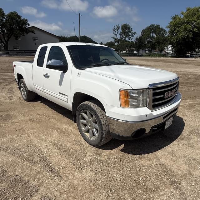 Image of GMC Sierra equipment image 2