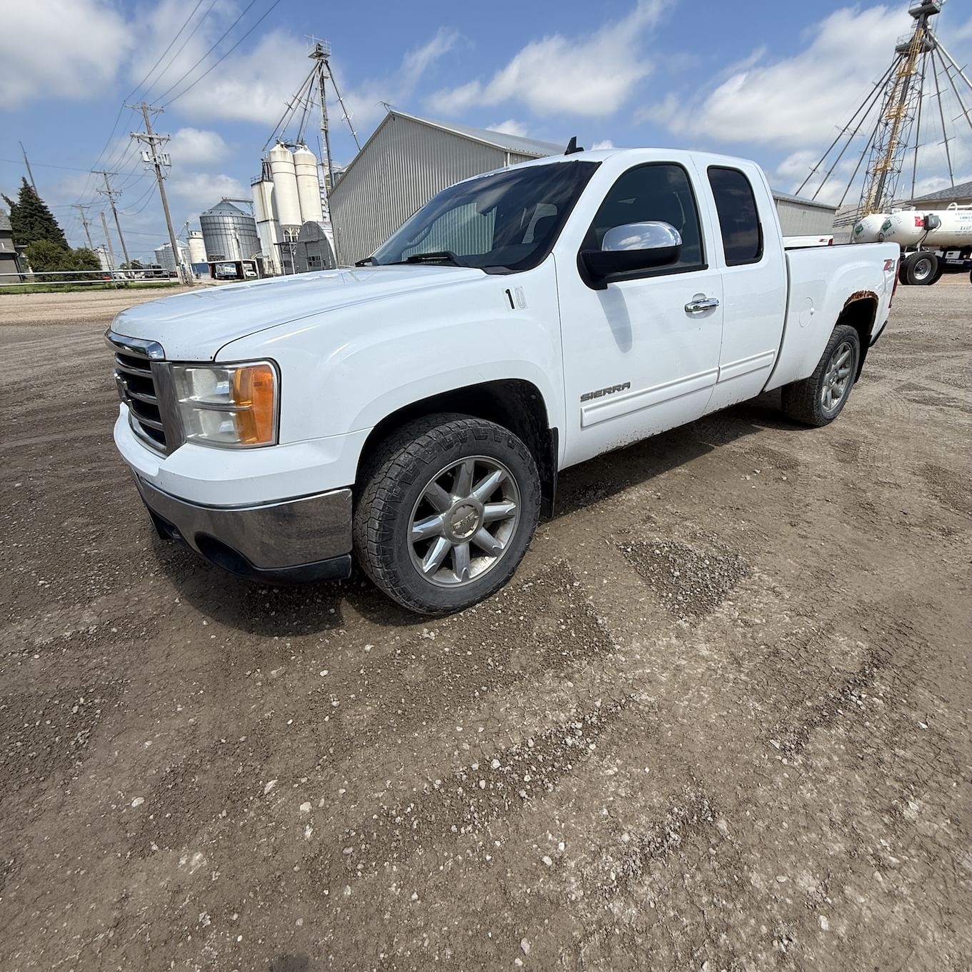 2012 GMC Sierra Equipment Image0