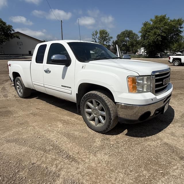 Image of GMC Sierra equipment image 1