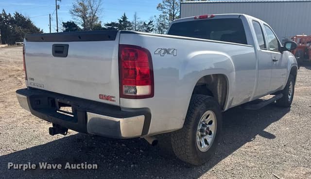 Image of GMC Sierra 1500 equipment image 4