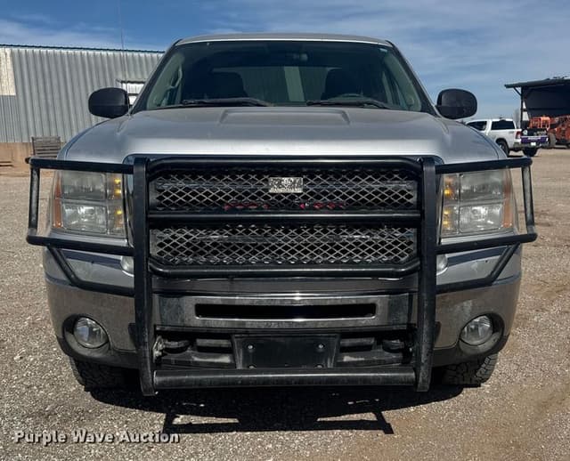 Image of GMC Sierra 1500 equipment image 1